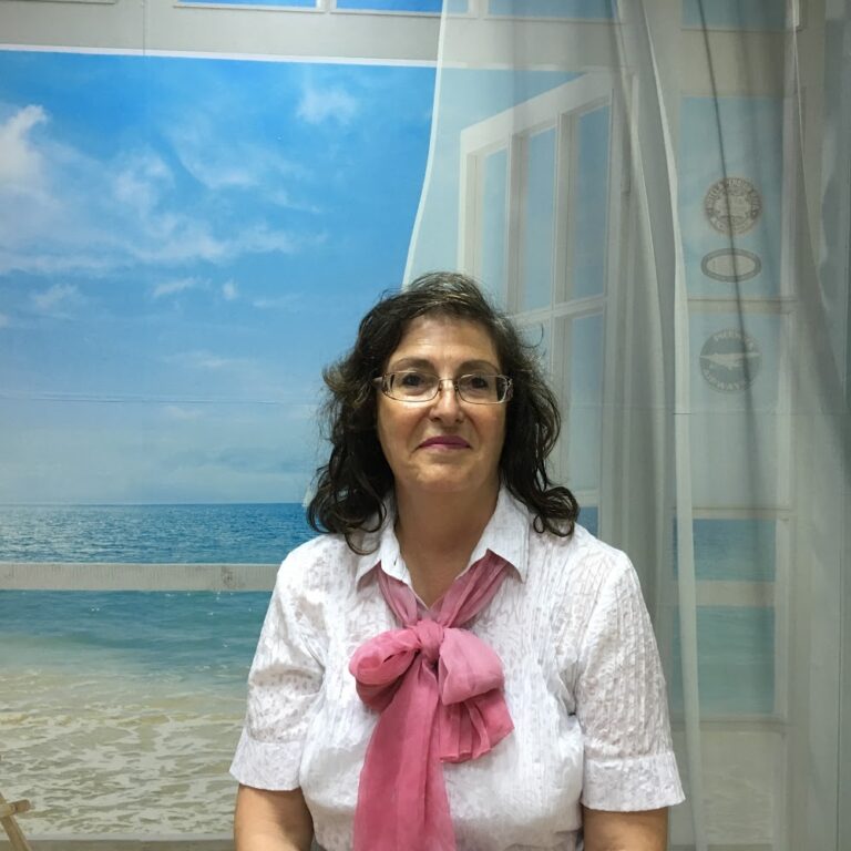 ОЧАРОВАНА СЪМ ОТ УРЕДИТЕ НА НУГА БЕСТ. СВЕТЛА ВЕЛИКОВА - ФОТОГРАФ